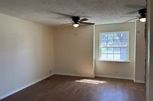 204 E Rucker St, Granbury, TX 76048 - Photo 15
