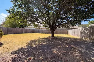 2915 Olympia Dr, Grand Prairie, TX 75052 - Photo 23