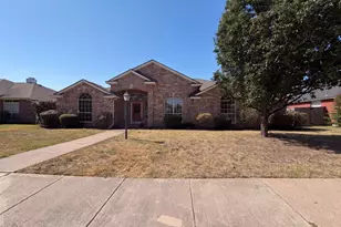 2915 Olympia Dr, Grand Prairie, TX 75052 - Photo 1