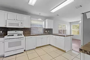 813 Jockey Club Ln, Fort Worth, TX 76179 - Photo 3
