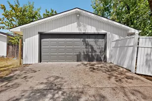 516 Clover Ln, Garland, TX 75043 - Photo 31