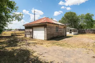 605 S Bond St, Whitewright, TX 75491 - Photo 37