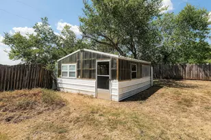605 S Bond St, Whitewright, TX 75491 - Photo 39