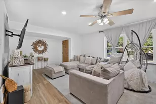 3125 Rainbow Dr, Grand Prairie, TX 75052 - Photo 3
