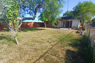 310 W 10th St, Los Fresnos, TX 78566 - Photo 17
