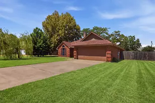 1507 Saddle Creek Ct, Granbury, TX 76048 - Photo 31