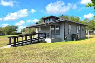 305 N Eagle St, Weimar, TX 78962 - Photo 3