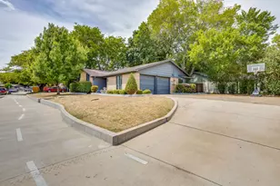 435 SE Gardens Blvd, Burleson, TX 76028 - Photo 3