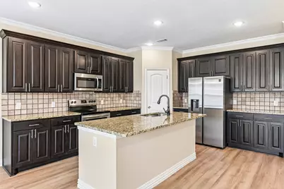 1918 Avenue D, Grand Prairie, TX 75051 - Photo 9