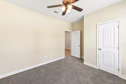 1918 Avenue D, Grand Prairie, TX 75051 - Photo 15