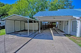 301 W Howell St, Saint Jo, TX 76265 - Photo 17