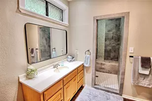 301 W Howell St, Saint Jo, TX 76265 - Photo 11