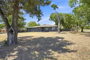 104 Casa Linda Dr, Ennis, TX 75119 - Photo 3