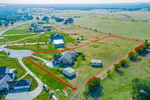 3609 Farm Land Ct, Granbury, TX 76048 - Photo 3