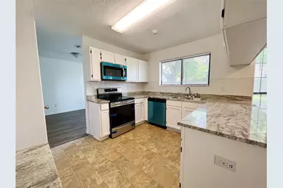 616 Valley Spring Drive, Arlington, TX 76018 - Photo 5
