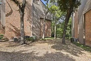 9801 Royal Ln, Dallas, TX 75231 - Photo 17