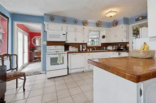 112 W Ireland Dr, Irving, TX 75062 - Photo 9