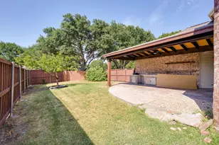 321 Andre Dr, Irving, TX 75063 - Photo 39