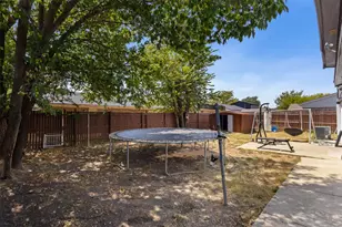 1309 Glenwood St, Grand Prairie, TX 75052 - Photo 23