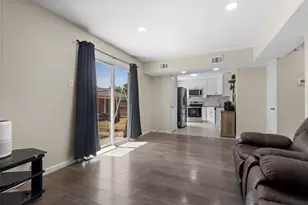 1309 Glenwood St, Grand Prairie, TX 75052 - Photo 7