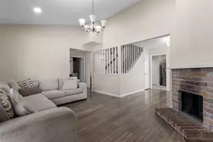 1309 Glenwood St, Grand Prairie, TX 75052 - Photo 9