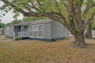 1100 Wade Hampton St, Benbrook, TX 76126 - Photo 25