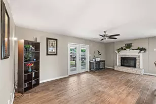 2015 Roberts Dr, Granbury, TX 76048 - Photo 5
