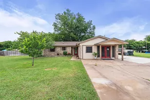 2015 Roberts Dr, Granbury, TX 76048 - Photo 35