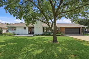 722 Kiowa Dr W, Lake Kiowa, TX 76240 - Photo 1