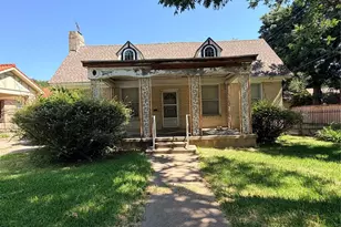 2014 Huntington Ln, Fort Worth, TX 76110 - Photo 1