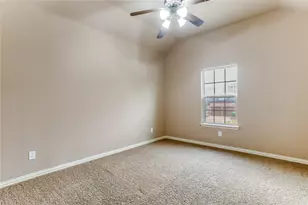 1014 Kaylie St, Grand Prairie, TX 75052 - Photo 19