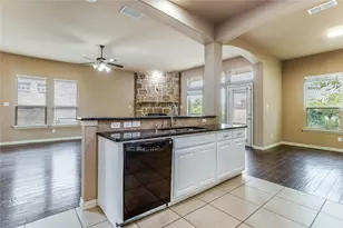 1014 Kaylie St, Grand Prairie, TX 75052 - Photo 11