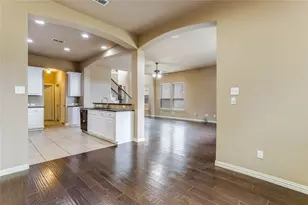 1014 Kaylie St, Grand Prairie, TX 75052 - Photo 9