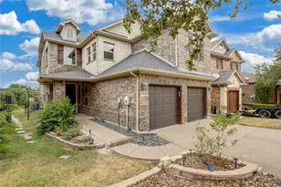 1014 Kaylie St, Grand Prairie, TX 75052 - Photo 3