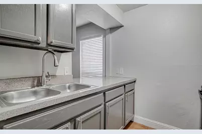 304 E Mitchell Street, Arlington, TX 76010 - Photo 13