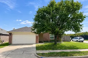 10400 Lake Park Dr, Hurst, TX 76053 - Photo 3