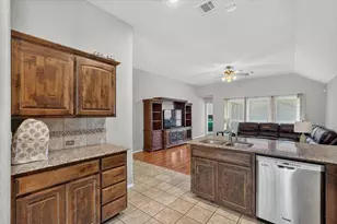 902 Mockingbird Ln, Glenn Heights, TX 75154 - Photo 13