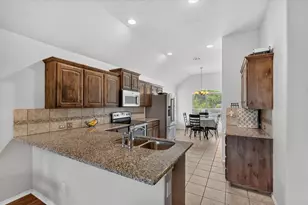 902 Mockingbird Ln, Glenn Heights, TX 75154 - Photo 5