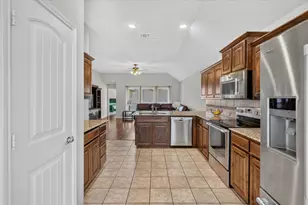 902 Mockingbird Ln, Glenn Heights, TX 75154 - Photo 7