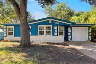 1304 E Lovers Ln, Arlington, TX 76010 - Photo 1