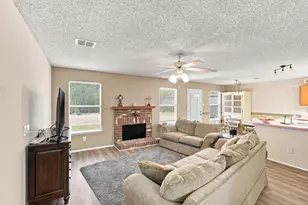212 Armstrong Dr, Cedar Hill, TX 75104 - Photo 3