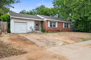 1405 Grace St, Arlington, TX 76010 - Photo 9
