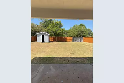911 English Street, Irving, TX 75061 - Photo 9