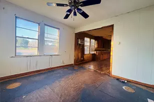 208 S Church St, Elm Mott, TX 76640 - Photo 5