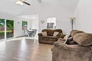 6400 Twin Spruce Ct, Arlington, TX 76018 - Photo 9