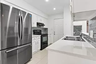6400 Twin Spruce Ct, Arlington, TX 76018 - Photo 15