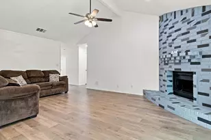 6400 Twin Spruce Ct, Arlington, TX 76018 - Photo 9