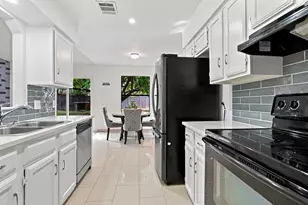 6400 Twin Spruce Ct, Arlington, TX 76018 - Photo 17