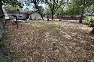 327 W Hester St, Sherman, TX 75090 - Photo 25