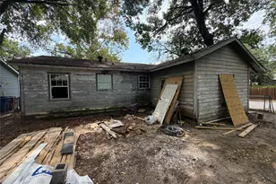 327 W Hester St, Sherman, TX 75090 - Photo 25